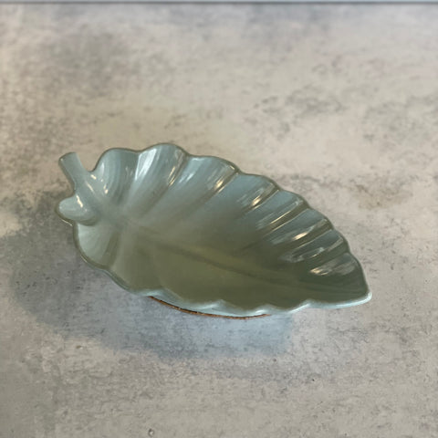 Leaf Concrete Dish